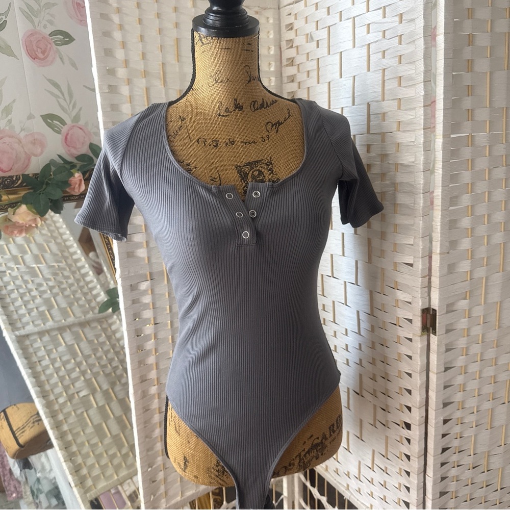 Gray Ribbed Button-Front Top - Picture 2 of 7